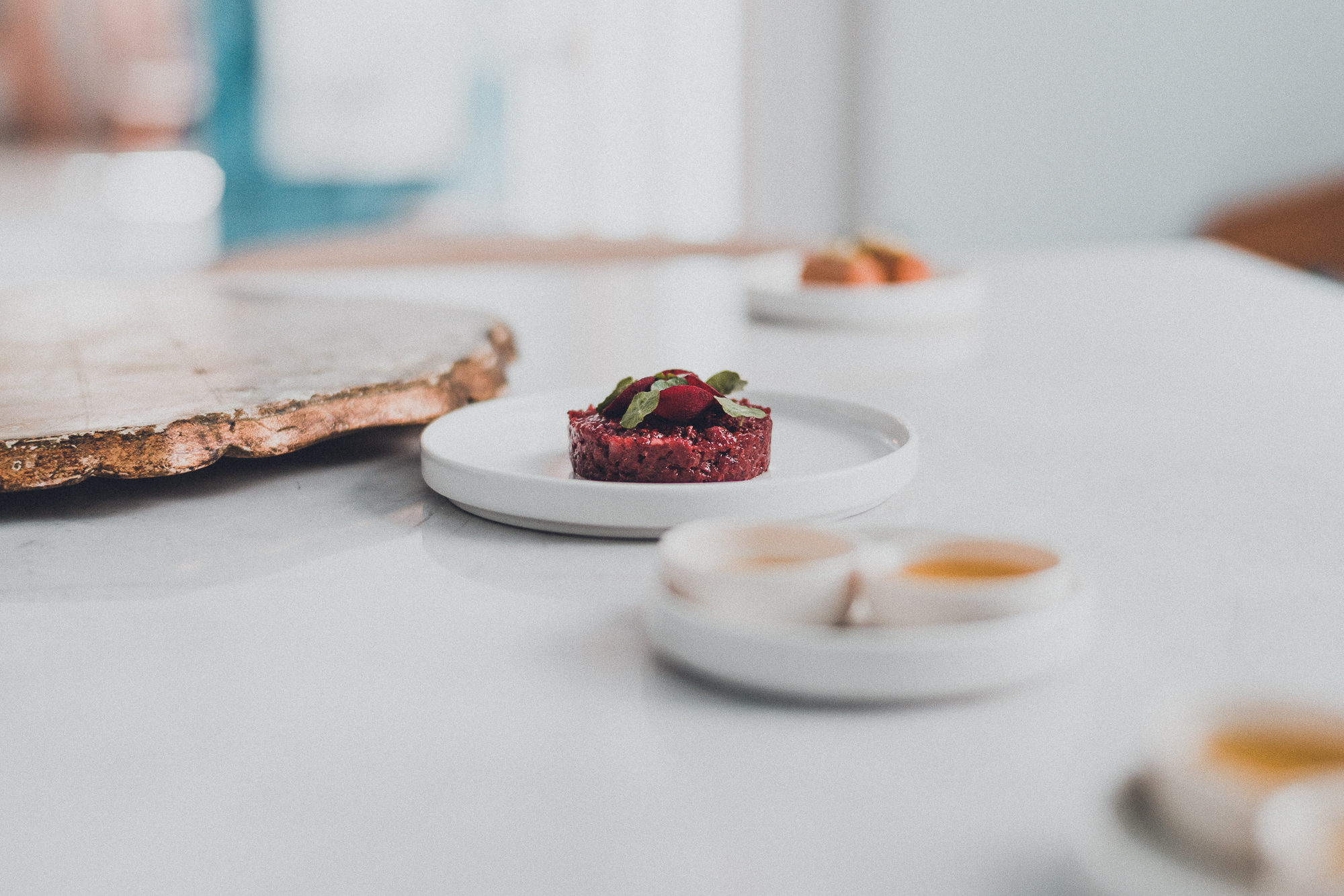 Freshly baked bread loaf on a cutting board, surrounded by scattered flour and a bread knife, with a sunlit kitchen in the background, conveying a homely and warm feeling
